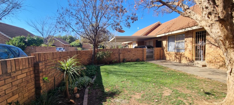 2 Bedroom Property for Sale in Langenhovenpark Free State